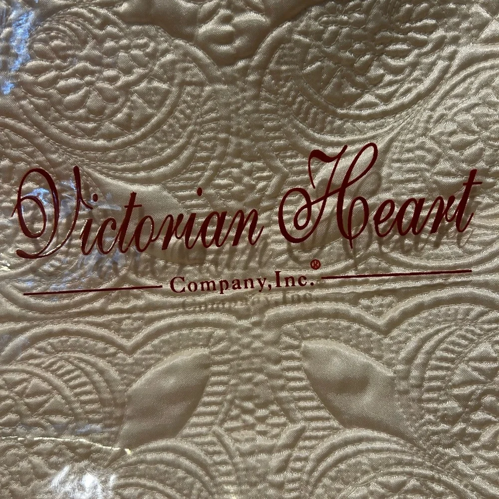 Cream Victorian Heart Twin Bedspread